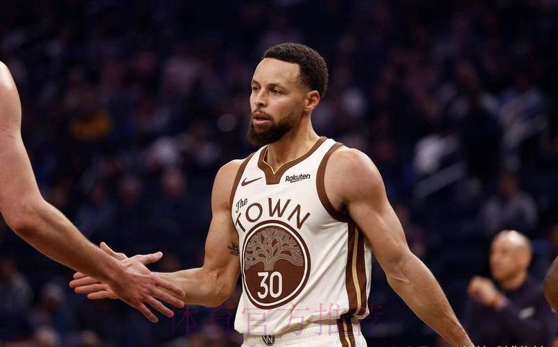 库里27+10掀翻国王！勇士第三节炸裂一波流，34分血洗引爆全网