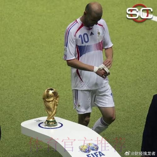 最难的1冠!齐达内赛后激动落泪 被队员高高抛起 最难的1冠!齐达内赛后激动落泪 被队员高高抛起